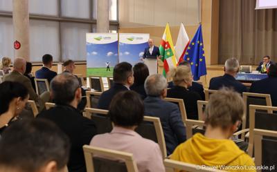 Marszałek Województwa Lubuskiego Marcin Jabłoński przemawia podczas spotkania ws. projektu aktualizacji Strategii Rozwoju Województwa Lubuskiego 2030 