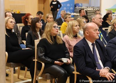 Uczestnicy piątkowego (19 stycznia 2023 r.) spotkania ws. projektu aktualizacji Strategii Rozwoju Województwa Lubuskiego 2030 w urzędzie marszałkowskim 