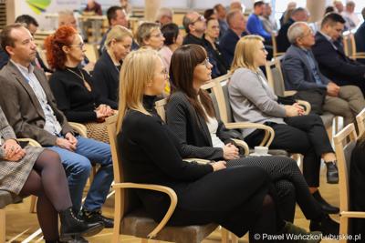 Uczestnicy piątkowego (19 stycznia 2023 r.) spotkania ws. projektu aktualizacji Strategii Rozwoju Województwa Lubuskiego 2030 w urzędzie marszałkowskim 