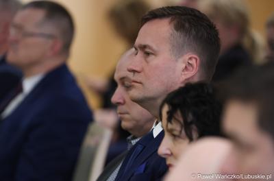 Uczestnicy piątkowego (19 stycznia 2023 r.) spotkania ws. projektu aktualizacji Strategii Rozwoju Województwa Lubuskiego 2030 w urzędzie marszałkowskim 