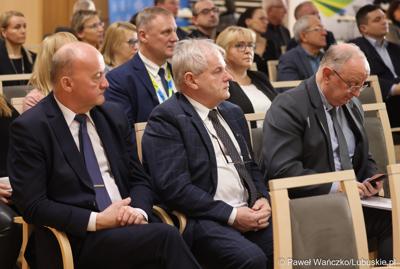 Uczestnicy piątkowego (19 stycznia 2023 r.) spotkania ws. projektu aktualizacji Strategii Rozwoju Województwa Lubuskiego 2030 w urzędzie marszałkowskim 