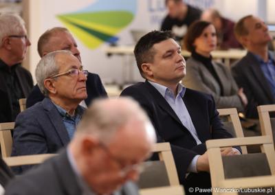 Uczestnicy piątkowego (19 stycznia 2023 r.) spotkania ws. projektu aktualizacji Strategii Rozwoju Województwa Lubuskiego 2030 w urzędzie marszałkowskim 