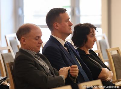 Uczestnicy piątkowego (19 stycznia 2023 r.) spotkania ws. projektu aktualizacji Strategii Rozwoju Województwa Lubuskiego 2030 w urzędzie marszałkowskim 