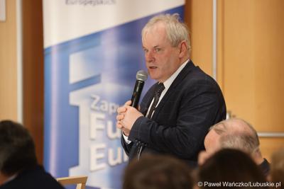 Uczestnicy piątkowego (19 stycznia 2023 r.) spotkania ws. projektu aktualizacji Strategii Rozwoju Województwa Lubuskiego 2030 w urzędzie marszałkowskim 