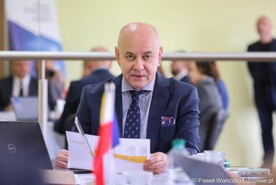 Dyrektor Departamentu Programów Regionalnych UMWL Marek Kamiński podczas spotkania Instytucji Zarządzającej programem Fundusze Europejskie dla Lubuskiego 2021-2027 z przedstawicielami miast i gmin tworzących Partnerstwo Razem dla rozwoju Powiatu Żagańskiego: Małomice, Niegosławice, Brzeźnica, Szprotawa, powiat Żagański. 
 