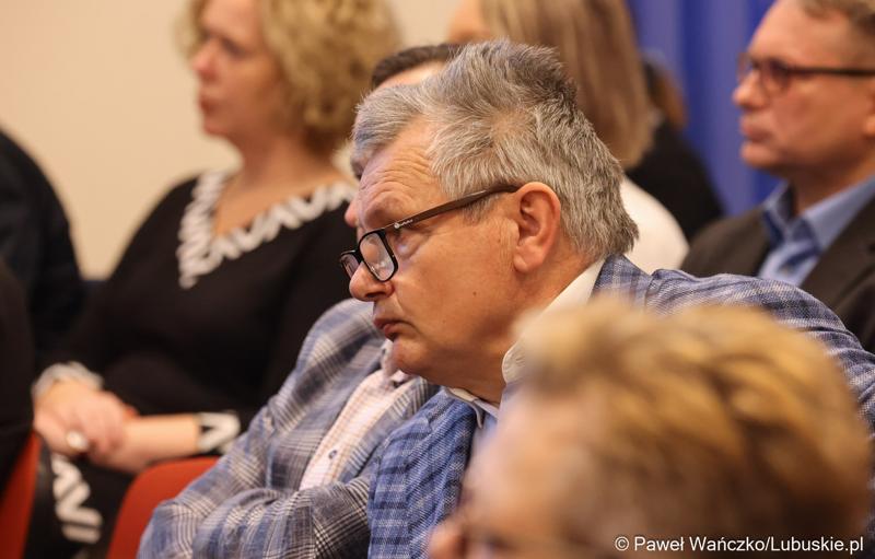 Uczestnicy spotkania w sprawie projektu aktualizacji Strategii Rozwoju Województwa Lubuskiego 2030 w w Wojewódzkiej i Miejskiej Bibliotece Publicznej im. Zbigniewa Herberta Gorzowie Wlkp.