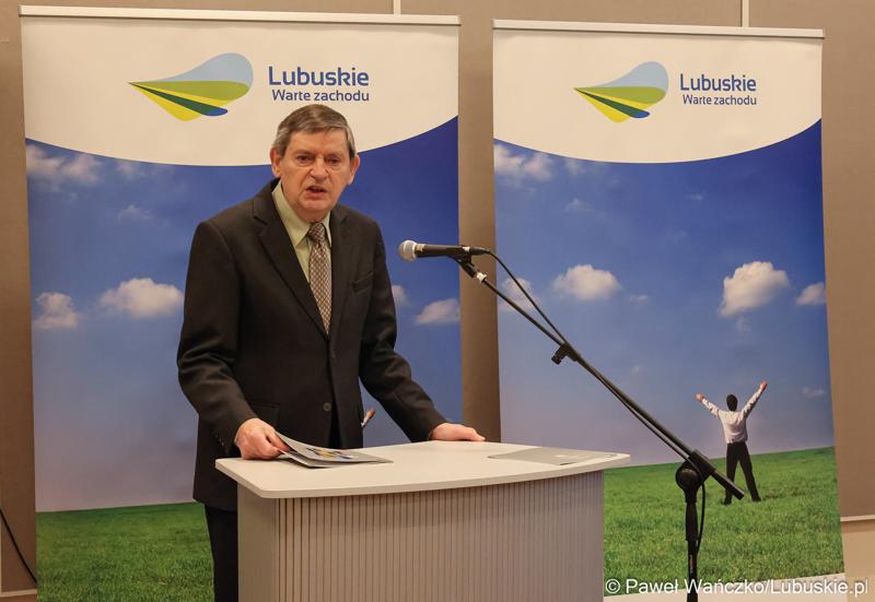 Uczestnik spotkania w sprawie projektu aktualizacji Strategii Rozwoju Województwa Lubuskiego 2030 w w Wojewódzkiej i Miejskiej Bibliotece Publicznej im. Zbigniewa Herberta Gorzowie Wlkp.