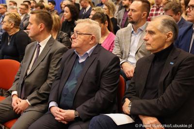 Uczestnicy spotkania w sprawie projektu aktualizacji Strategii Rozwoju Województwa Lubuskiego 2030 w w Wojewódzkiej i Miejskiej Bibliotece Publicznej im. Zbigniewa Herberta Gorzowie Wlkp. 