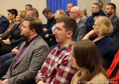 Uczestnicy spotkania w sprawie projektu aktualizacji Strategii Rozwoju Województwa Lubuskiego 2030 w w Wojewódzkiej i Miejskiej Bibliotece Publicznej im. Zbigniewa Herberta Gorzowie Wlkp. 