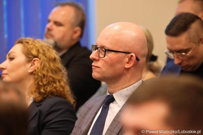 Uczestnicy spotkania w sprawie projektu aktualizacji Strategii Rozwoju Województwa Lubuskiego 2030 w w Wojewódzkiej i Miejskiej Bibliotece Publicznej im. Zbigniewa Herberta Gorzowie Wlkp. 