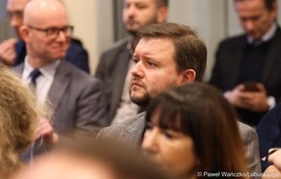 Uczestnicy spotkania w sprawie projektu aktualizacji Strategii Rozwoju Województwa Lubuskiego 2030 w w Wojewódzkiej i Miejskiej Bibliotece Publicznej im. Zbigniewa Herberta Gorzowie Wlkp. 