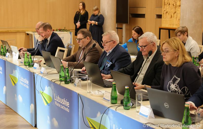 Zarząd woj. lubuskiego oraz radni na styczniowej zwyczajnej sesji Sejmiku Województwa Lubuskiego