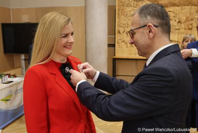 Odznaczenie dyrektorce Muzeum Lubuskiego im. Jana Dekerta w Gorzowie Wlkp. dr Ewie Pawlak wręczył Wojewoda Lubuski Marek Cebula
