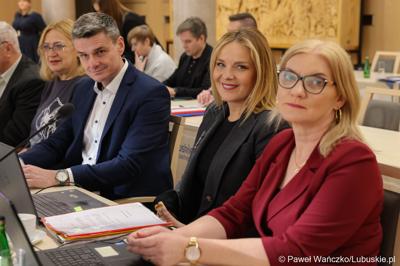 Radni (od lewej): Elżbieta Polak, Sebastian Ciemnoczołowski, Anna Synowiec i Małgorzata Paluch-Słowińska na styczniowej zwyczajnej sesji Sejmiku Województwa Lubuskiego