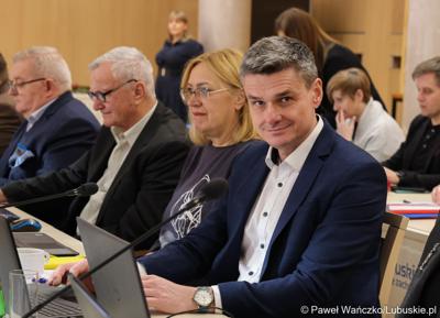Radny Sebastian Ciemnoczołowski na styczniowej zwyczajnej sesji Sejmiku Województwa Lubuskiego