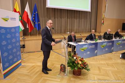 Wojewoda Lubuski Marek Cebula przemawia podczas styczniowej zwyczajnej sesji Sejmiku Województwa Lubuskiego
