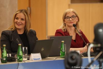 Radne Anna Synowiec (z lewej) i Małgorzata Paluch-Słowińska na styczniowej zwyczajnej sesji Sejmiku Województwa Lubuskiego