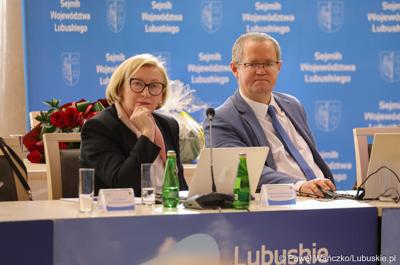 Radni Małgorzata Gośniowska-Kola i Zbigniew Kościk na styczniowej zwyczajnej sesji Sejmiku Województwa Lubuskiego