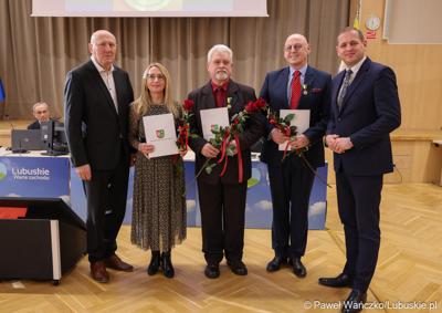 Grażyna Tyranowska, Janusz Michał Skopowski oraz Witold Szuster zostali wyróżnieni „Odznakami Honorowymi za Zasługi dla Województwa Lubuskiego”.
