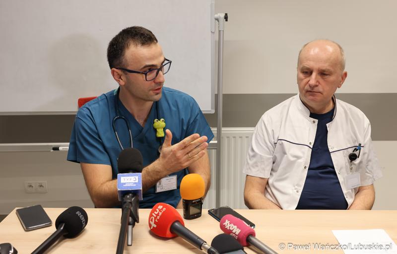 Uczestnicy konferencji dot. pierwszych zabiegów z użyciem robota operacyjnego da Vinci w Szpitalu Uniwersyteckim