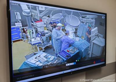 Pierwszy zabieg z użyciem robota operacyjnego da Vinci w Szpitalu Uniwersyteckim