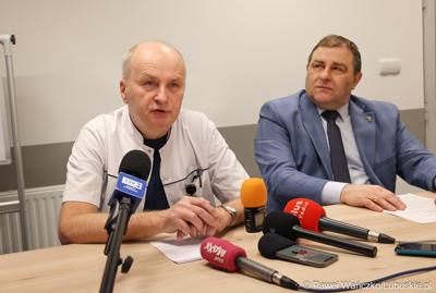 Uczestnicy konferencji dot. pierwszych zabiegów z użyciem robota operacyjnego da Vinci w Szpitalu Uniwersyteckim