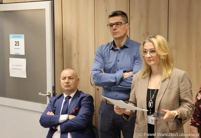 Uczestnicy konferencji dot. pierwszych zabiegów z użyciem robota operacyjnego da Vinci w Szpitalu Uniwersyteckim