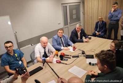 Uczestnicy konferencji dot. pierwszych zabiegów z użyciem robota operacyjnego da Vinci w Szpitalu Uniwersyteckim