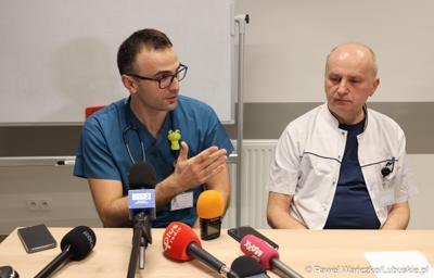 Uczestnicy konferencji dot. pierwszych zabiegów z użyciem robota operacyjnego da Vinci w Szpitalu Uniwersyteckim