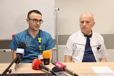 Uczestnicy konferencji dot. pierwszych zabiegów z użyciem robota operacyjnego da Vinci w Szpitalu Uniwersyteckim