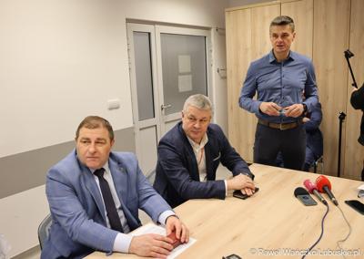 Uczestnicy konferencji dot. pierwszych zabiegów z użyciem robota operacyjnego da Vinci w Szpitalu Uniwersyteckim