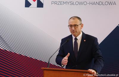 Wojewoda Lubuski Marek Cebula przemawia podczas Gospodarczej Inauguracji 2024 r. w sali sesyjnej Urzędu Miasta w Gorzowie Wlkp.