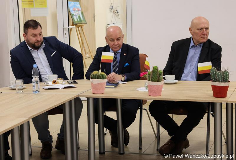 Przedstawiciele Instytucji Zarządzającej programem Fundusze Europejskie dla Lubuskiego 2021-2027 podczas spotkania z Partnerstwem Porozumienie Gmin Lubsko i Jasień.