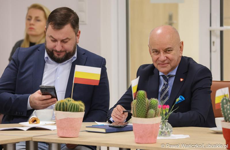 Przedstawiciele Instytucji Zarządzającej programem Fundusze Europejskie dla Lubuskiego 2021-2027 podczas spotkania z Partnerstwem Porozumienie Gmin Lubsko i Jasień.