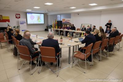 Uczestnicy spotkania Instytucji Zarządzającej programem Fundusze Europejskie dla Lubuskiego 2021-2027 spotkali się z Partnerstwem Porozumienie Gmin Lubsko i Jasień.