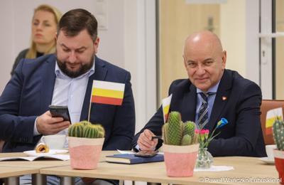 Przedstawiciele Instytucji Zarządzającej programem Fundusze Europejskie dla Lubuskiego 2021-2027 podczas spotkania z Partnerstwem Porozumienie Gmin Lubsko i Jasień.