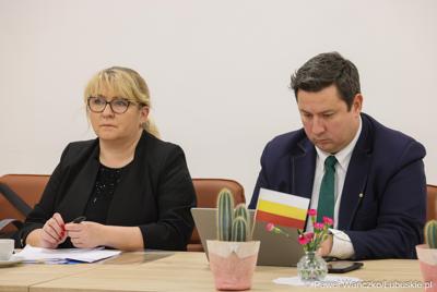 Przedstawiciele Instytucji Zarządzającej programem Fundusze Europejskie dla Lubuskiego 2021-2027 podczas spotkania z Partnerstwem Porozumienie Gmin Lubsko i Jasień.