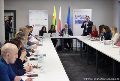 Uczestnicy spotkania Instytucji Zarządzającej programem Fundusze Europejskie dla Lubuskiego 2021-2027 z Gorzowskim Miejskim Obszarem Funkcjonalnym