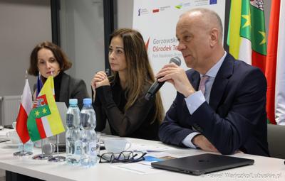 Marszałek Województwa Lubuskiego Marcin Jabłoński przemawia podczas spotkania Instytucji Zarządzającej programem Fundusze Europejskie dla Lubuskiego 2021-2027 z Gorzowskim Miejskim Obszarem Funkcjonalnym