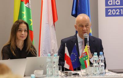 Marszałek Województwa Lubuskiego Marcin Jabłoński przemawia podczas spotkania Instytucji Zarządzającej programem Fundusze Europejskie dla Lubuskiego 2021-2027 z Gorzowskim Miejskim Obszarem Funkcjonalnym