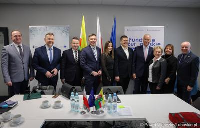 Uczestnicy spotkania Instytucji Zarządzającej programem Fundusze Europejskie dla Lubuskiego 2021-2027 z Gorzowskim Miejskim Obszarem Funkcjonalnym