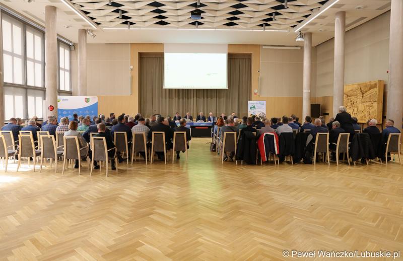 Uczestnicy spotkania wicemarszałka Zbigniewa Kołodzieja z przedstawicielami Rad Powiatowych Lubuskiej Izby Rolniczej