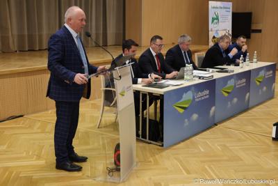 Wicemarszałek Zbigniew Kołodziej przemawia podczas spotkania z przedstawicielami Rad Powiatowych Lubuskiej Izby Rolniczej