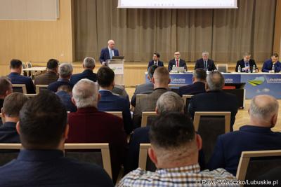 Uczestnicy spotkania wicemarszałka Zbigniewa Kołodzieja z przedstawicielami Rad Powiatowych Lubuskiej Izby Rolniczej
