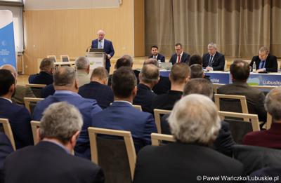 Wicemarszałek Zbigniew Kołodziej przemawia podczas spotkania z przedstawicielami Rad Powiatowych Lubuskiej Izby Rolniczej
