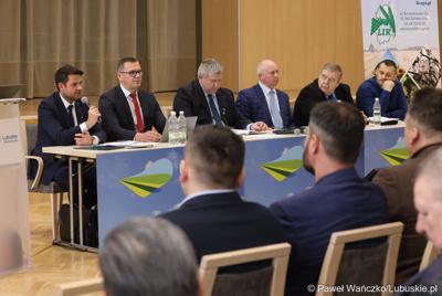 Uczestnicy spotkania wicemarszałka Zbigniewa Kołodzieja z przedstawicielami Rad Powiatowych Lubuskiej Izby Rolniczej