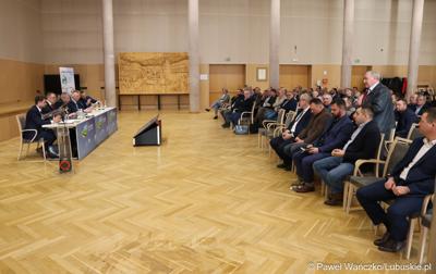 Uczestnicy spotkania wicemarszałka Zbigniewa Kołodzieja z przedstawicielami Rad Powiatowych Lubuskiej Izby Rolniczej