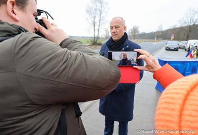 Marszałek Województwa Lubuskiego Marcin Jabłoński udziela wywiadu 