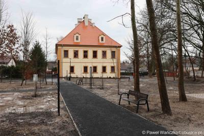 Barokowy pałac w Ochli przed jego oficjalnym otwarciem
