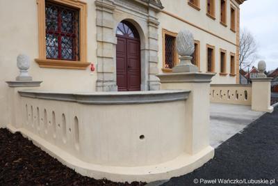 Barokowy pałac w Ochli przed jego oficjalnym otwarciem
